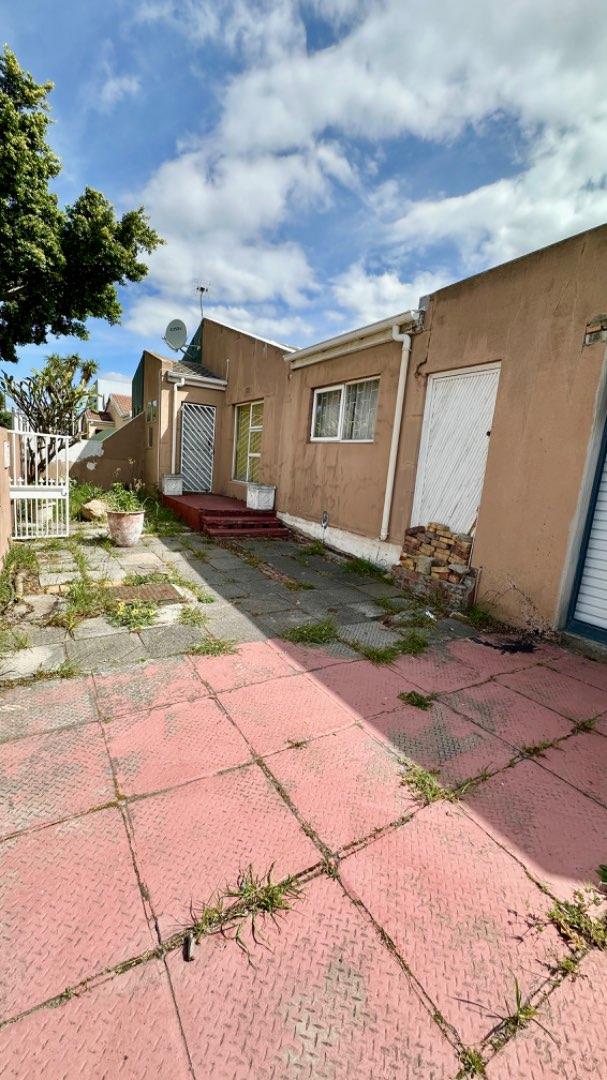 4 Bedroom Property for Sale in Sybrand Park Western Cape